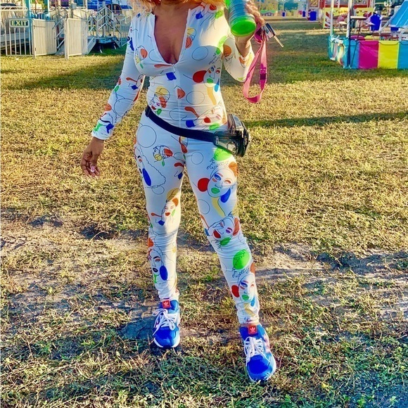 WHITE ROUND NECK LONG SLEEVE JUMPSUIT WITH FACE PRINT 2023 styles - Picture 5 of 5